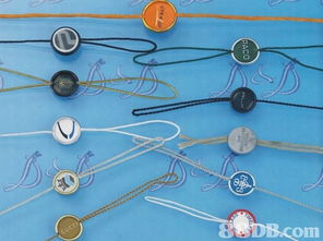 本公司的產品包括 尼龍 塑鋼 金屬 雙骨 隱形 鉆石 無縫防水及反光貼布等不同款式拉鏈