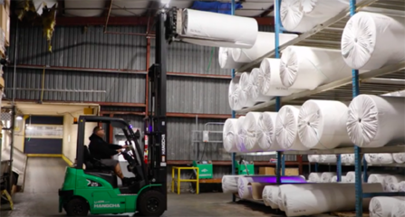 杭叉集團革命性創新鋰電叉車 紡織業綠色轉型的典范引擎